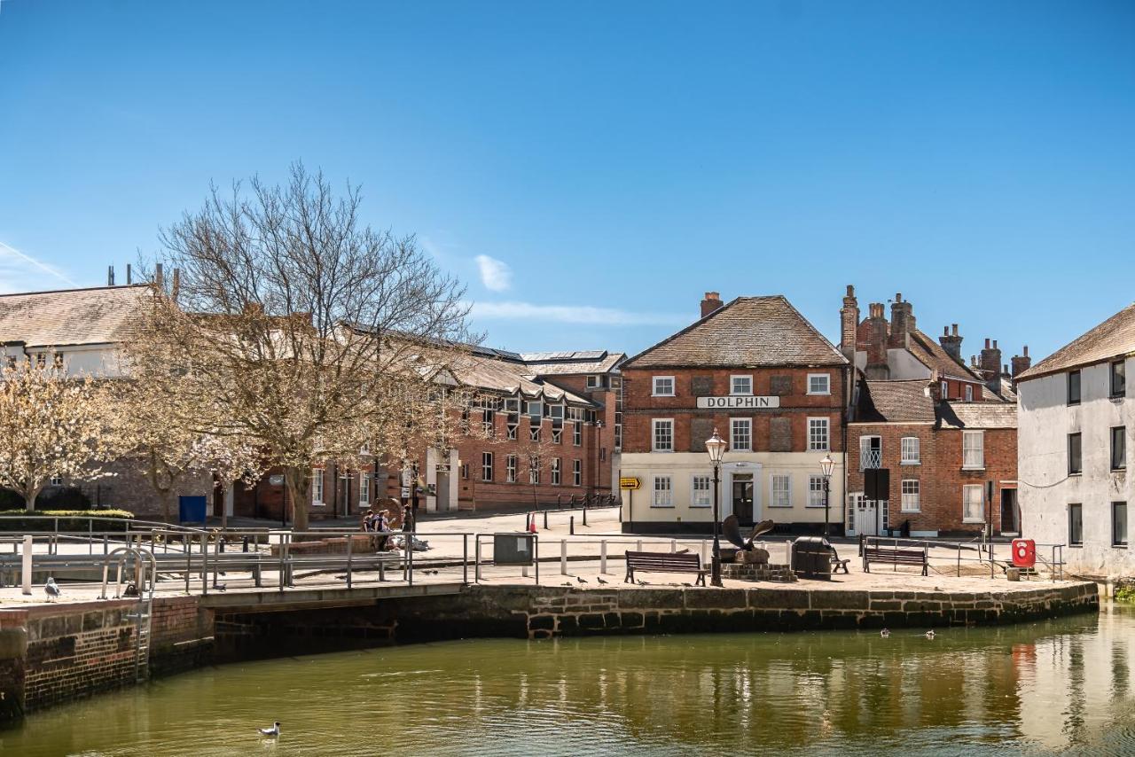 3, The Dolphin, 49 Quay Street - Stunning Apartment - Quintessential - Quay Views - Sleeps 2-4 People Newport  Exterior foto