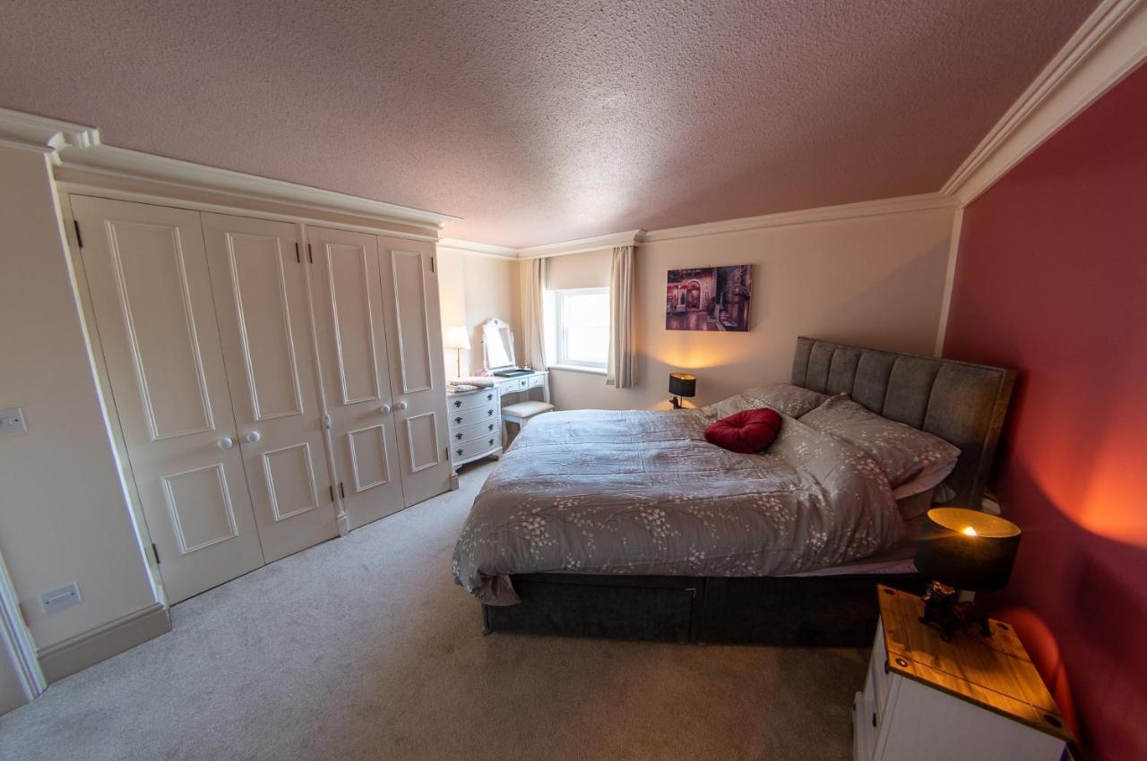 3, The Dolphin, 49 Quay Street - Stunning Apartment - Quintessential - Quay Views - Sleeps 2-4 People Newport  Exterior foto